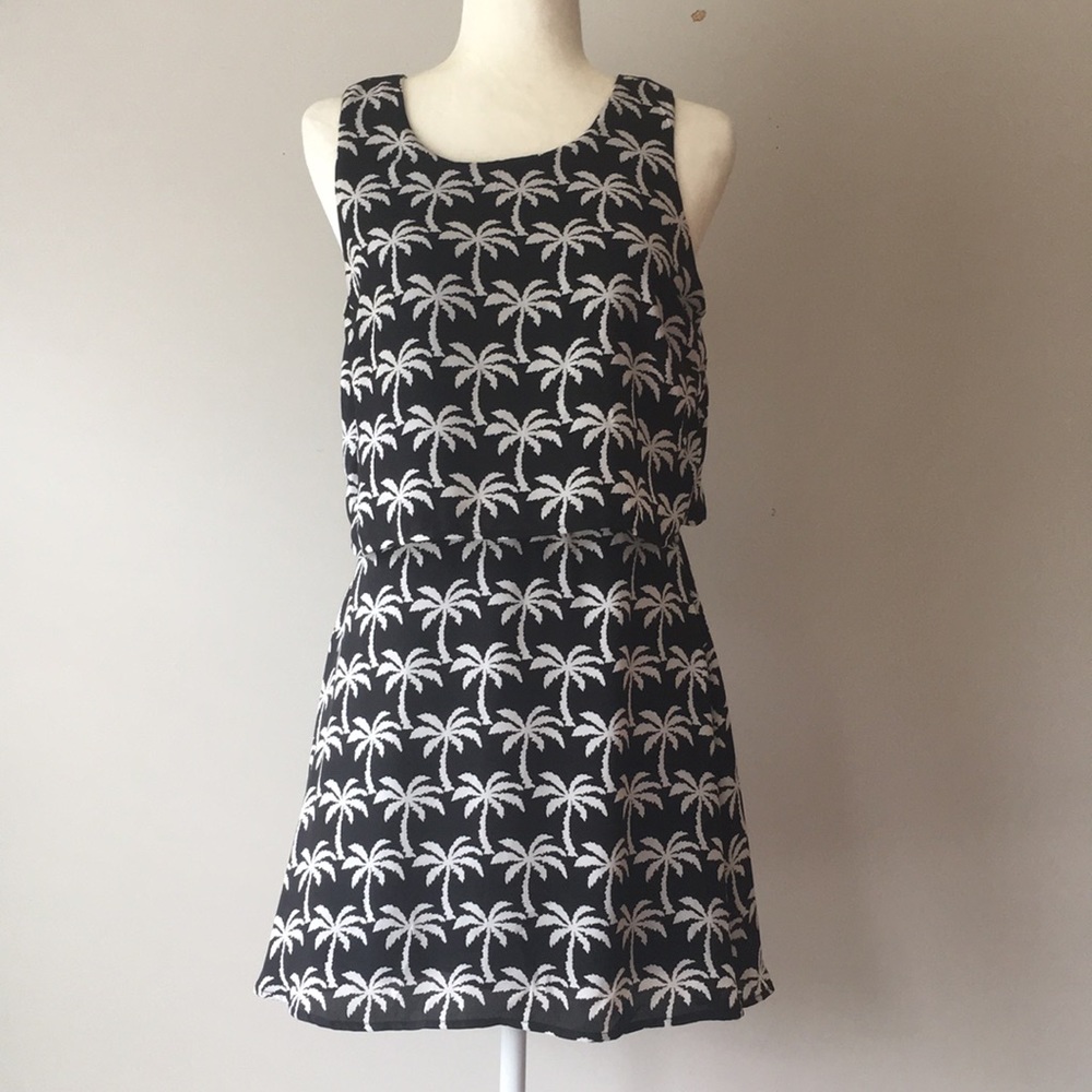 SOLD Gabriella Rocha | Sleeveless Dennet Swing - Picture 4 of 8